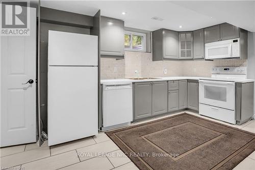 23 Pinewood Avenue, Grimsby (542 - Grimsby East), ON - Indoor Photo Showing Kitchen