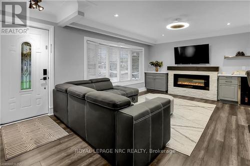 23 Pinewood Avenue, Grimsby (542 - Grimsby East), ON - Indoor Photo Showing Living Room With Fireplace