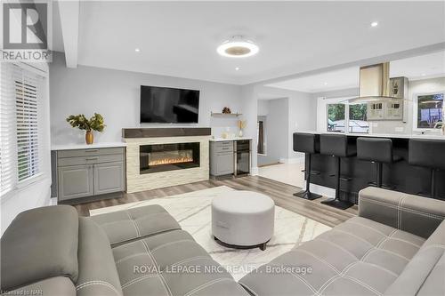 23 Pinewood Avenue, Grimsby (542 - Grimsby East), ON - Indoor Photo Showing Living Room With Fireplace