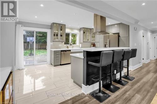 23 Pinewood Avenue, Grimsby (542 - Grimsby East), ON - Indoor Photo Showing Kitchen With Upgraded Kitchen