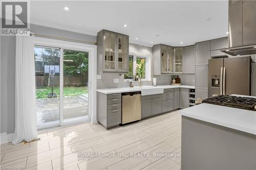 23 Pinewood Avenue, Grimsby (542 - Grimsby East), ON - Indoor Photo Showing Kitchen