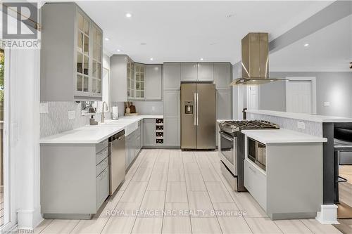 23 Pinewood Avenue, Grimsby (542 - Grimsby East), ON - Indoor Photo Showing Kitchen