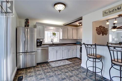 3522 East Main Street, Fort Erie (328 - Stevensville), ON - Indoor Photo Showing Kitchen