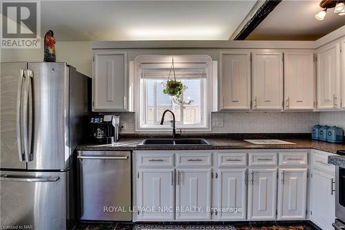 3522 East Main Street, Fort Erie (328 - Stevensville), ON - Indoor Photo Showing Kitchen With Double Sink