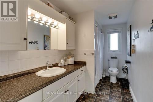 3522 East Main Street, Fort Erie (328 - Stevensville), ON - Indoor Photo Showing Bathroom