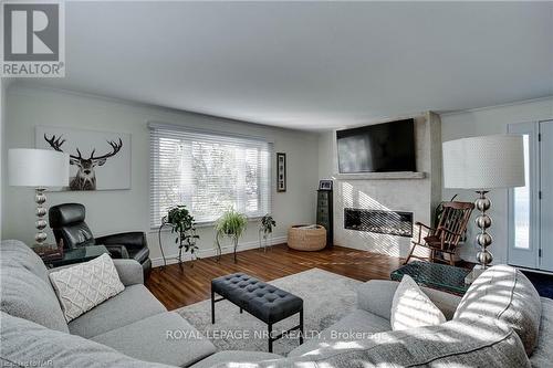 3522 East Main Street, Fort Erie (328 - Stevensville), ON - Indoor Photo Showing Living Room With Fireplace