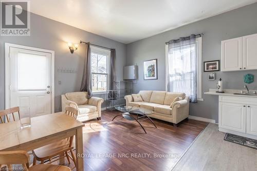 51 Haynes Avenue, St. Catharines (450 - E. Chester), ON - Indoor Photo Showing Living Room