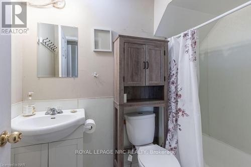 51 Haynes Avenue, St. Catharines (450 - E. Chester), ON - Indoor Photo Showing Bathroom