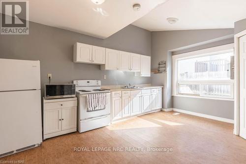 51 Haynes Avenue, St. Catharines (450 - E. Chester), ON - Indoor Photo Showing Kitchen