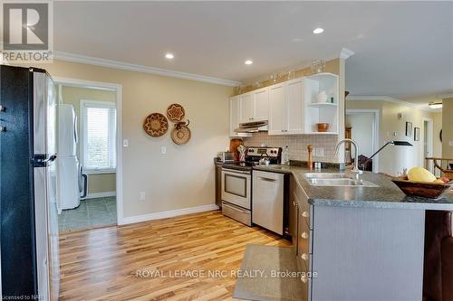 454 Holloway Bay Road S, Port Colborne (874 - Sherkston), ON - Indoor Photo Showing Kitchen With Double Sink