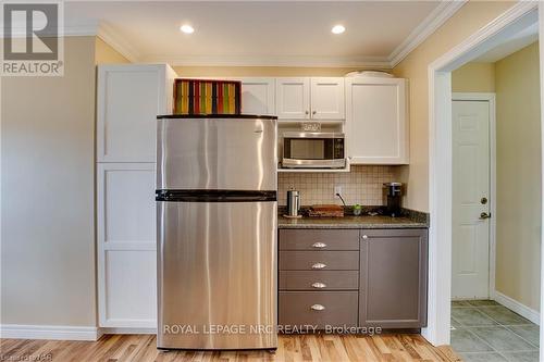 454 Holloway Bay Road S, Port Colborne (874 - Sherkston), ON - Indoor Photo Showing Kitchen