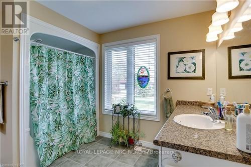 454 Holloway Bay Road S, Port Colborne (874 - Sherkston), ON - Indoor Photo Showing Bathroom