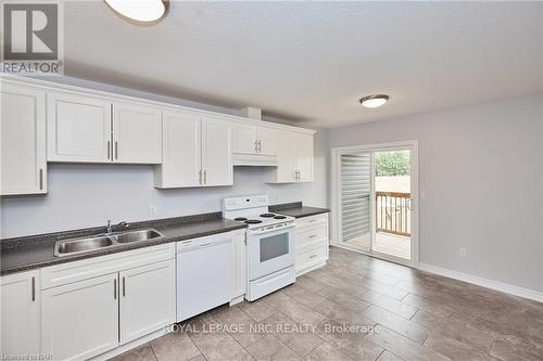 34 Bruce Street, Welland (768 - Welland Downtown), ON - Indoor Photo Showing Kitchen With Double Sink