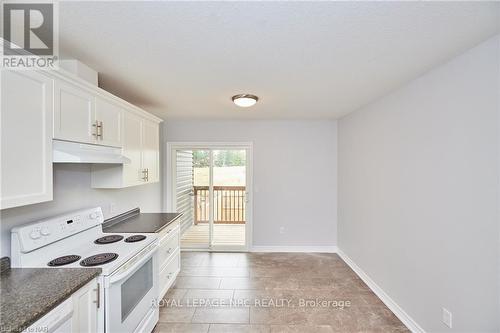 34 Bruce Street, Welland (768 - Welland Downtown), ON - Indoor Photo Showing Kitchen