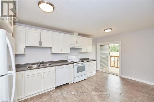 34 Bruce Street, Welland (768 - Welland Downtown), ON - Indoor Photo Showing Kitchen With Double Sink