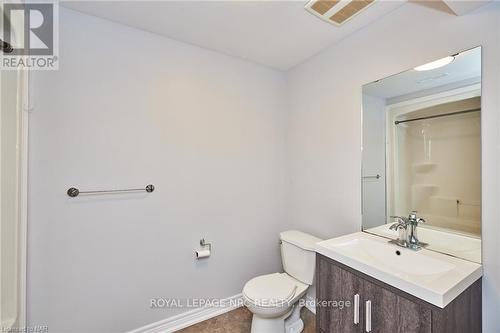 34 Bruce Street, Welland (768 - Welland Downtown), ON - Indoor Photo Showing Bathroom