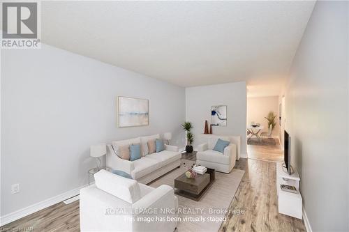 34 Bruce Street, Welland (768 - Welland Downtown), ON - Indoor Photo Showing Living Room