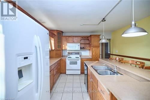 1463 Phillips Street, Fort Erie (334 - Crescent Park), ON - Indoor Photo Showing Kitchen With Double Sink