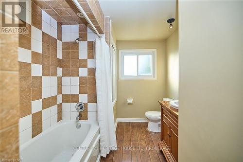 1463 Phillips Street, Fort Erie (334 - Crescent Park), ON - Indoor Photo Showing Bathroom