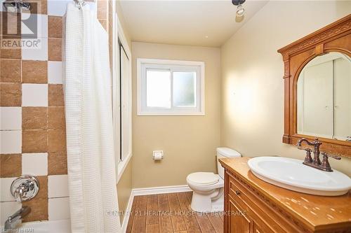 1463 Phillips Street, Fort Erie (334 - Crescent Park), ON - Indoor Photo Showing Bathroom