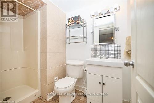 1463 Phillips Street, Fort Erie (334 - Crescent Park), ON - Indoor Photo Showing Bathroom