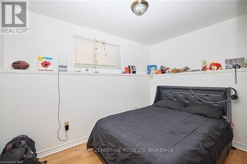 1463 Phillips Street, Fort Erie (334 - Crescent Park), ON - Indoor Photo Showing Bedroom