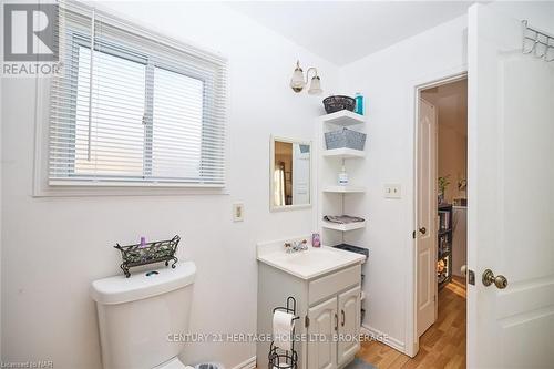 1463 Phillips Street, Fort Erie (334 - Crescent Park), ON - Indoor Photo Showing Bathroom