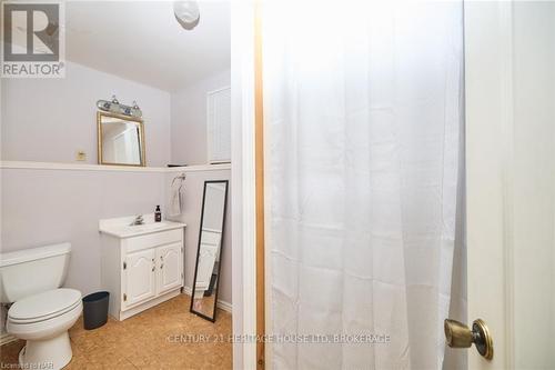 1463 Phillips Street, Fort Erie (334 - Crescent Park), ON - Indoor Photo Showing Bathroom