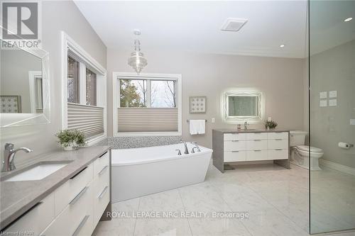 880 Metler Rd Road, Pelham (663 - North Pelham), ON - Indoor Photo Showing Bathroom