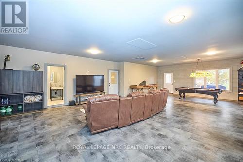 880 Metler Rd Road, Pelham (663 - North Pelham), ON - Indoor Photo Showing Living Room With Fireplace