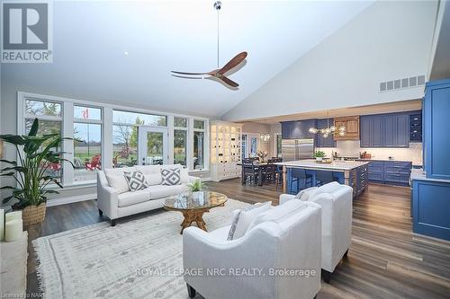 880 Metler Rd Road, Pelham (663 - North Pelham), ON - Indoor Photo Showing Living Room