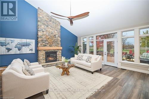 880 Metler Rd Road, Pelham (663 - North Pelham), ON - Indoor Photo Showing Living Room With Fireplace