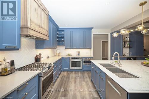 880 Metler Rd Road, Pelham (663 - North Pelham), ON - Indoor Photo Showing Kitchen With Double Sink With Upgraded Kitchen