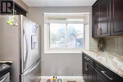 7 - 50 Lakeshore Road Road, St. Catharines (443 - Lakeport), ON - Indoor Photo Showing Kitchen