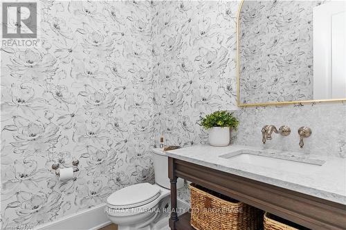 338 Hwy 20 W, Pelham (664 - Fenwick), ON - Indoor Photo Showing Bathroom