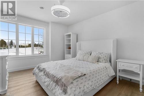 338 Hwy 20 W, Pelham (664 - Fenwick), ON - Indoor Photo Showing Bedroom