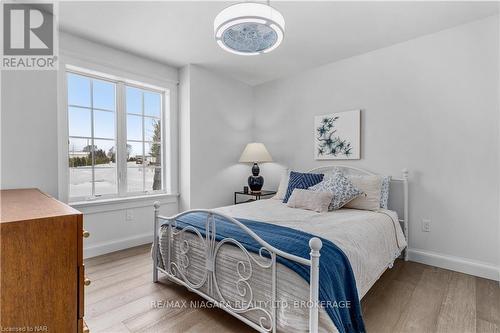 338 Hwy 20 W, Pelham (664 - Fenwick), ON - Indoor Photo Showing Bedroom