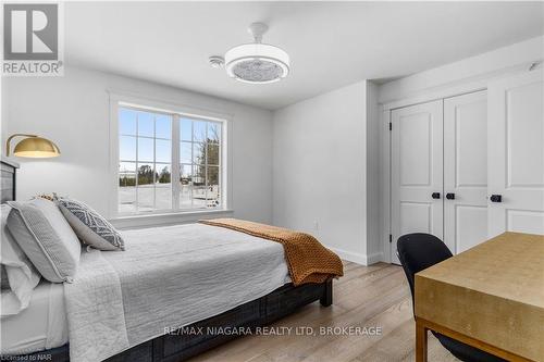 338 Hwy 20 W, Pelham (664 - Fenwick), ON - Indoor Photo Showing Bedroom