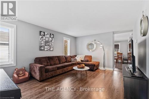 423 Deere Street Street, Welland (773 - Lincoln/Crowland), ON - Indoor Photo Showing Living Room