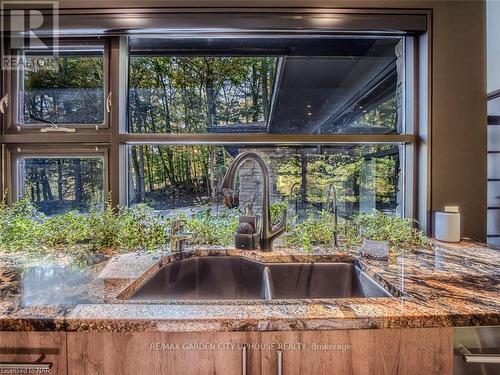 1925 Hansler Street, Pelham (663 - North Pelham), ON - Indoor Photo Showing Kitchen