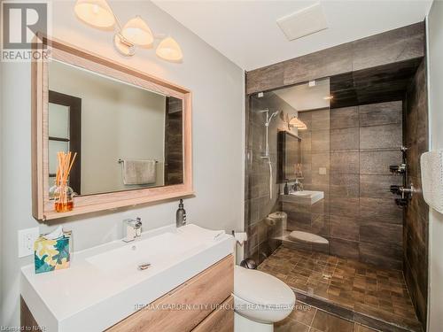 1925 Hansler Street, Pelham (663 - North Pelham), ON - Indoor Photo Showing Bathroom