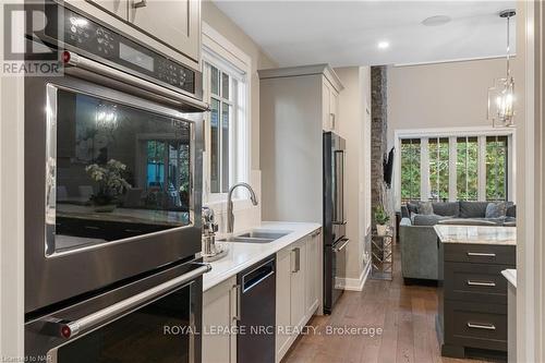 18 - 30 Power Glen, St. Catharines (462 - Rykert/Vansickle), ON - Indoor Photo Showing Kitchen With Double Sink