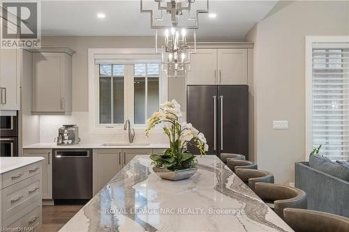 18 - 30 Power Glen, St. Catharines (462 - Rykert/Vansickle), ON - Indoor Photo Showing Kitchen With Upgraded Kitchen