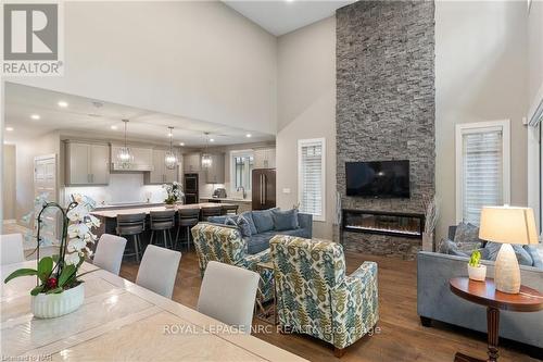 18 - 30 Power Glen, St. Catharines (462 - Rykert/Vansickle), ON - Indoor Photo Showing Living Room With Fireplace