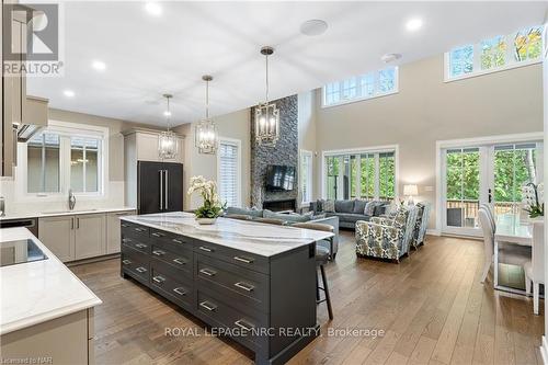 18 - 30 Power Glen, St. Catharines (462 - Rykert/Vansickle), ON - Indoor Photo Showing Kitchen With Upgraded Kitchen