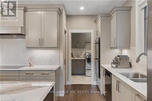 18 - 30 Power Glen, St. Catharines (462 - Rykert/Vansickle), ON - Indoor Photo Showing Kitchen With Double Sink