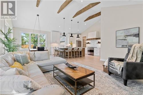 27 Maple Leaf Avenue S, Fort Erie (335 - Ridgeway), ON - Indoor Photo Showing Living Room