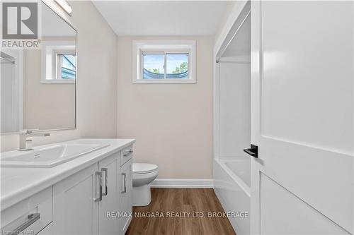 27 Maple Leaf Avenue S, Fort Erie (335 - Ridgeway), ON - Indoor Photo Showing Bathroom