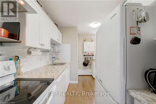 836 - 350 Quigley Road, Hamilton (Vincent), ON - Indoor Photo Showing Kitchen