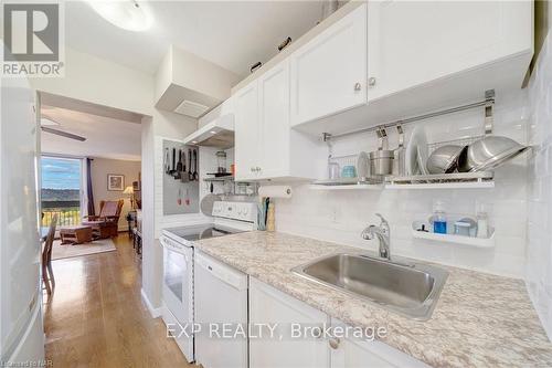 836 - 350 Quigley Road, Hamilton (Vincent), ON - Indoor Photo Showing Kitchen